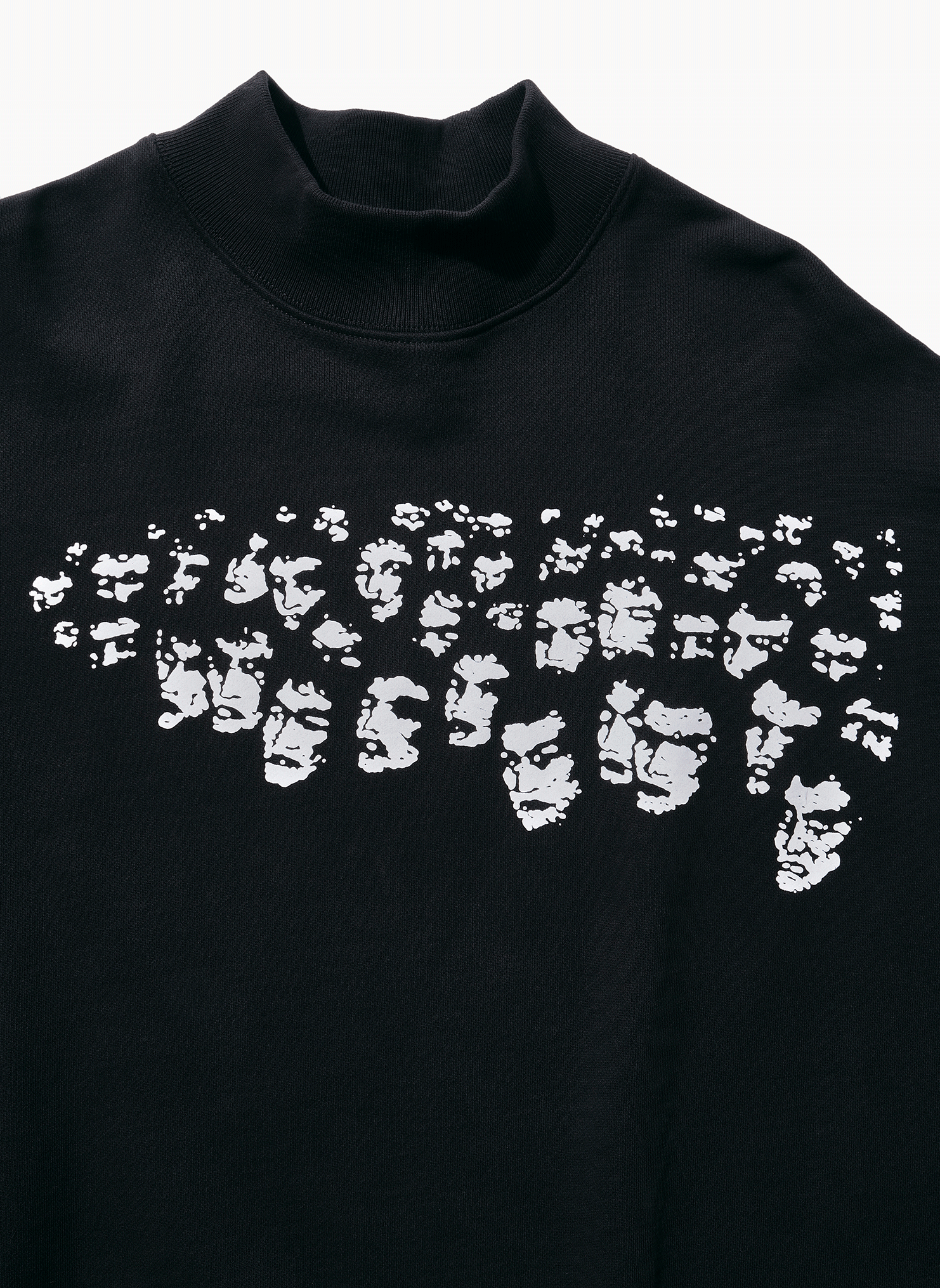 CROWD OF HEADS MOCK NECK SWEAT